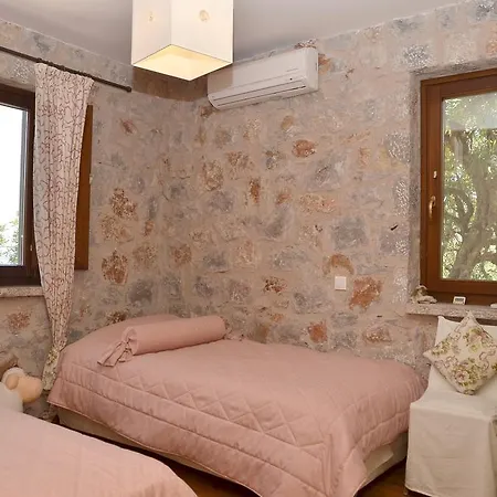 -perfect For Vacations Poúlithra